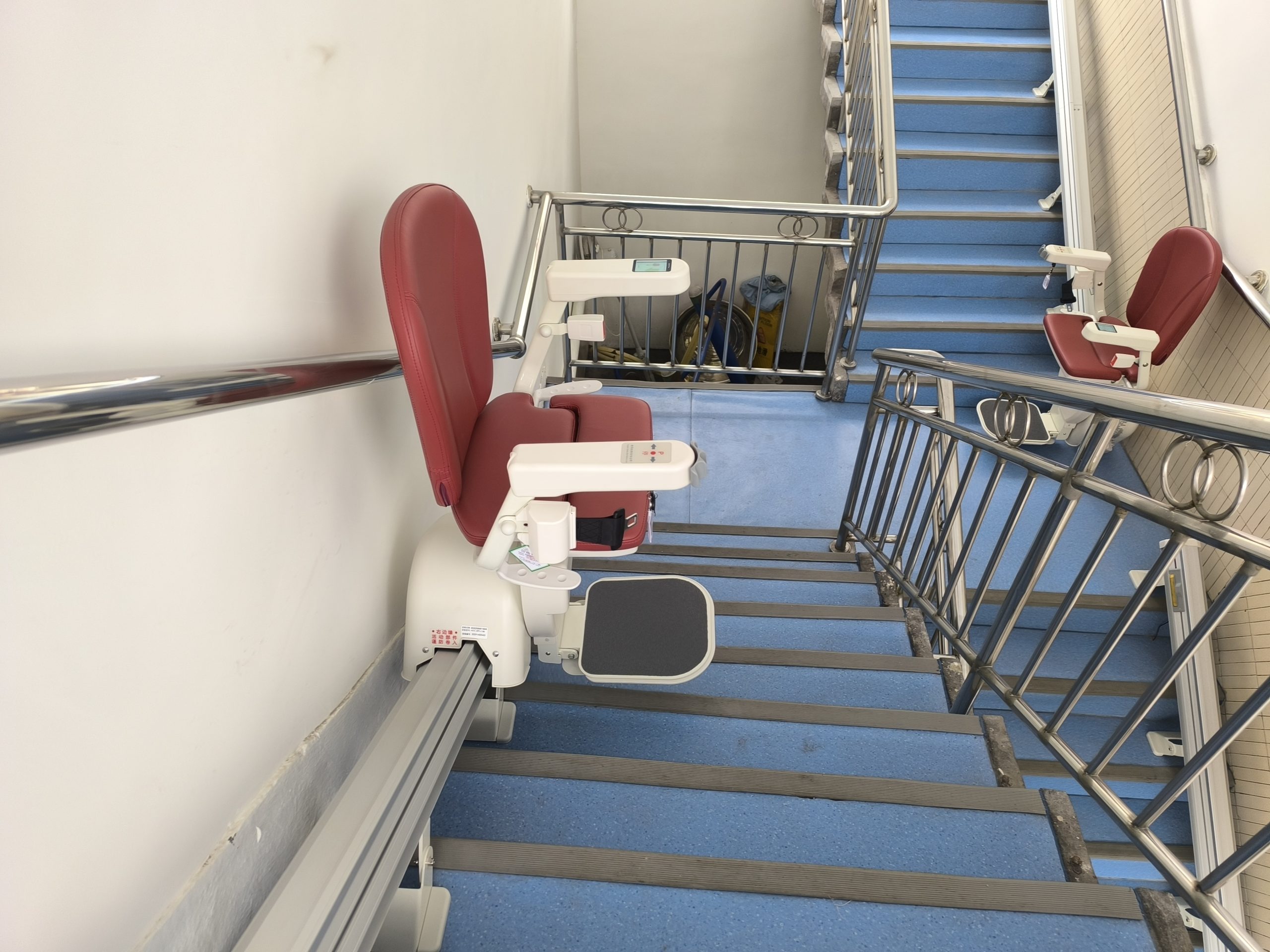 四川內(nèi)江養(yǎng)老綜合體2層直線式座椅電梯案例